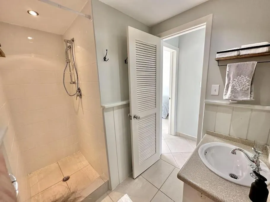 Sunshine Villa Jolly Harbour 公寓